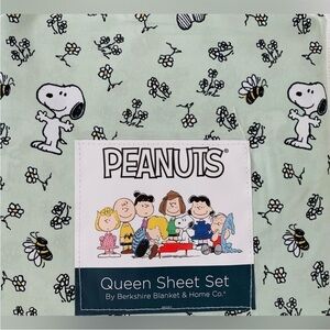 Peanuts Snoopy Queen Size Spring Sheet Set Green floral NWT